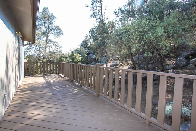 Building Photo - Home located in Pines & Boulders