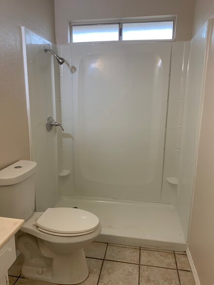 Bath - 636 Commercial Ave