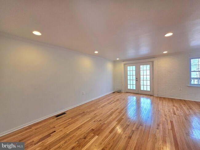 Building Photo - 2520 Doverhill Ct