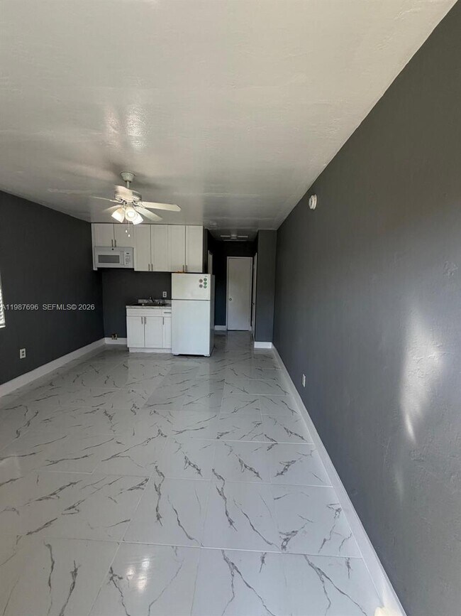 Building Photo - 16200 NE 19th Pl