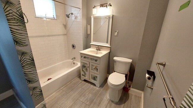 Building Photo - 51 Dix St