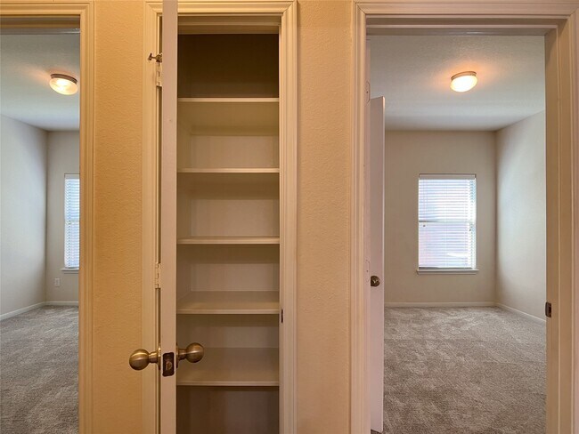 Building Photo - 15214 Bartlett Landing Dr