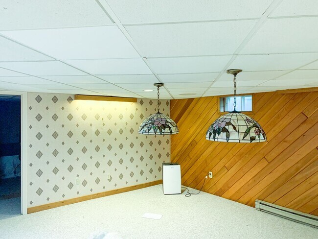 Building Photo - 3 Bedroom Condo Available for Aug. 1st