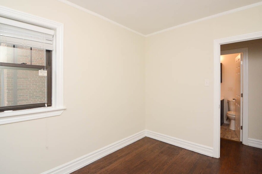 Building Photo - 2131 W Giddings St