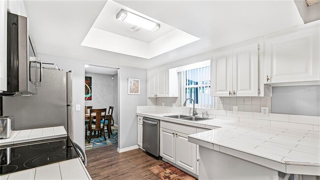 Building Photo - 5350 Arpana Dr