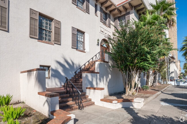 Building Photo - Jackson Square