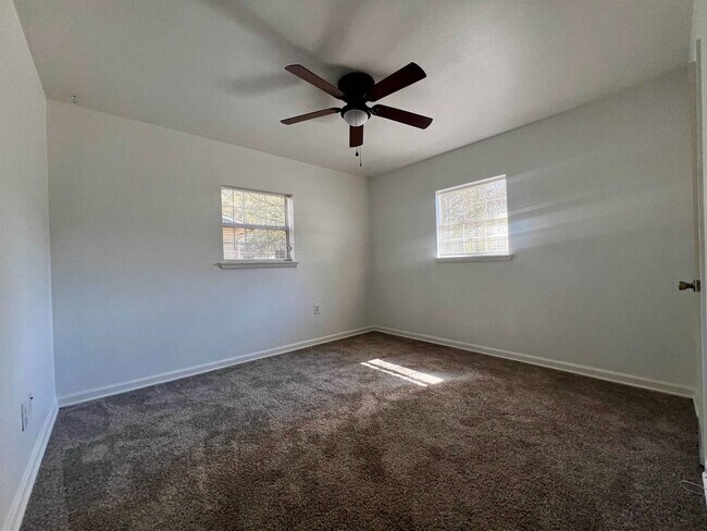 Building Photo - 809 Briandav St