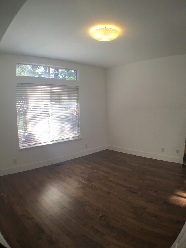 Building Photo - Gated Community at Canyon Lakes