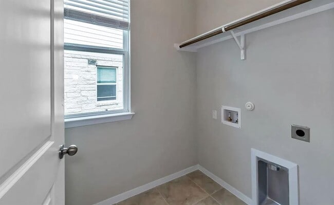 Building Photo - 2800 Joe Dimaggio Blvd