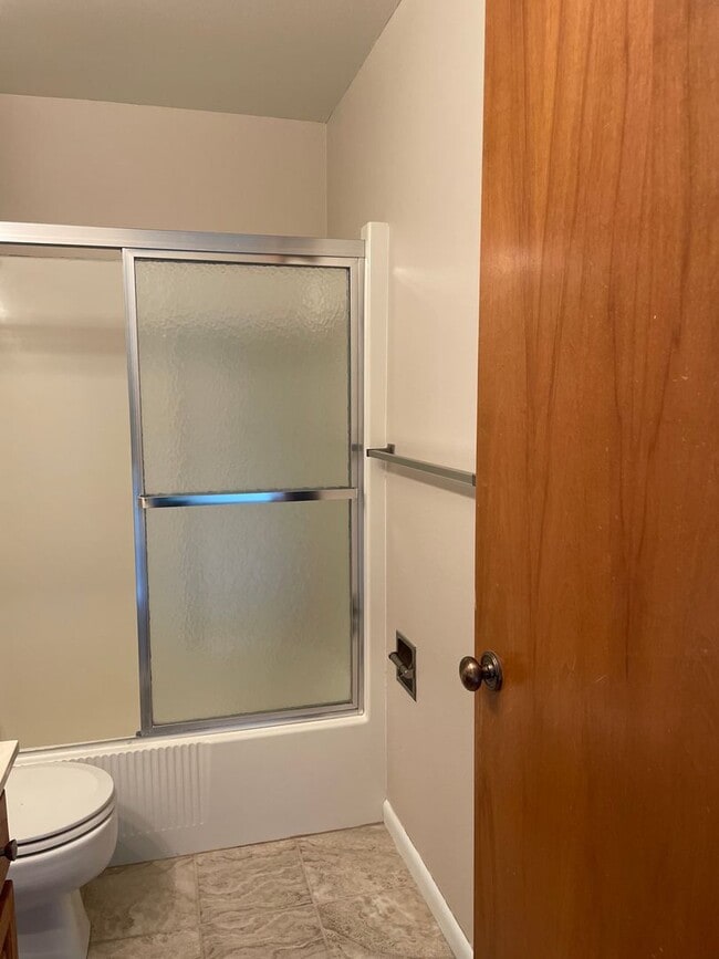 Building Photo - 2 Bed/1.5 Bath Condo Close to UIHC!