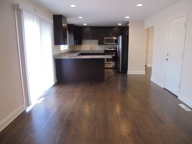 Building Photo - 66 Barrow Dr