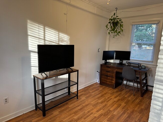 Building Photo - 5009 E Seminary Ave