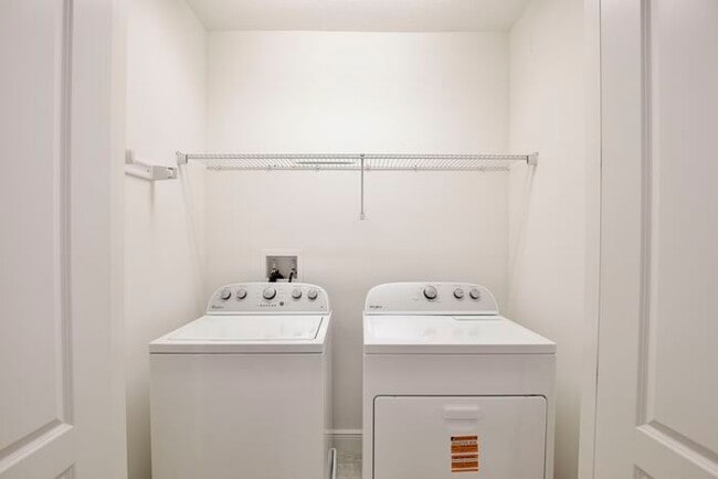 Building Photo - Elegant 2/2.5 Townhome in Guard-Gated Eagl...