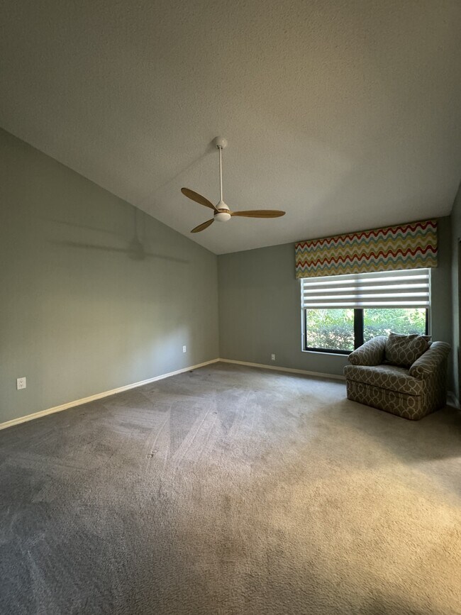 Building Photo - 263 Southampton Dr