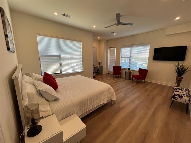 Building Photo - 1901 S Harwood St