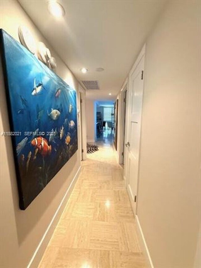 Building Photo - 1121 Crandon Blvd