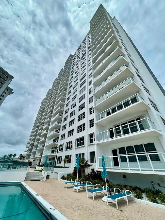 Building Photo - 3750 Galt Ocean Dr