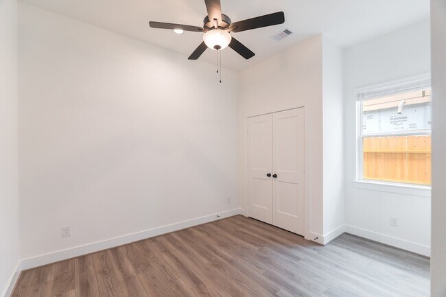 Building Photo - 10726 Pine Pink