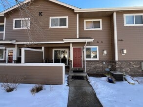 Building Photo - Adorable 3 story, 3BR/3.5BA Townhome w/ detached garage!