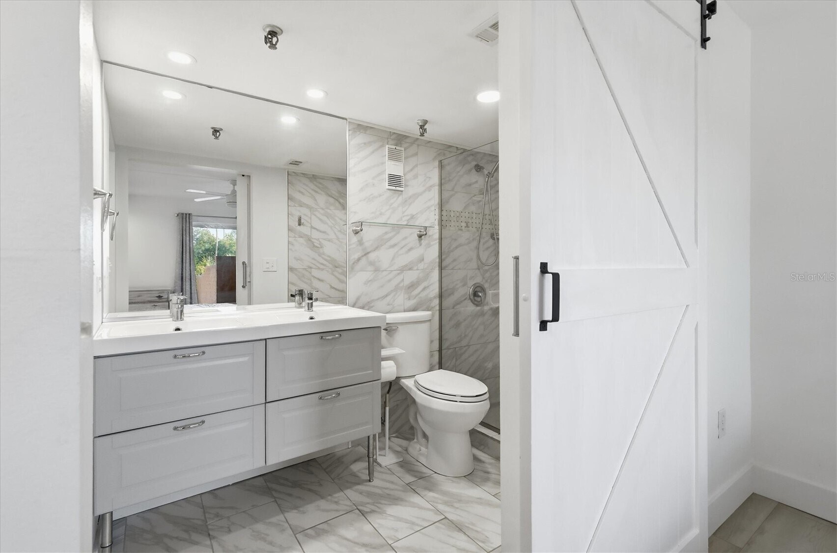 Building Photo - 7430 Sunshine Skyway Ln S