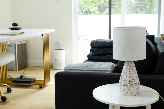 Building Photo - 507 S Park Dr