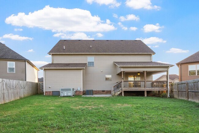Building Photo - Pet Friendly Four Bedroom with Bonus!
