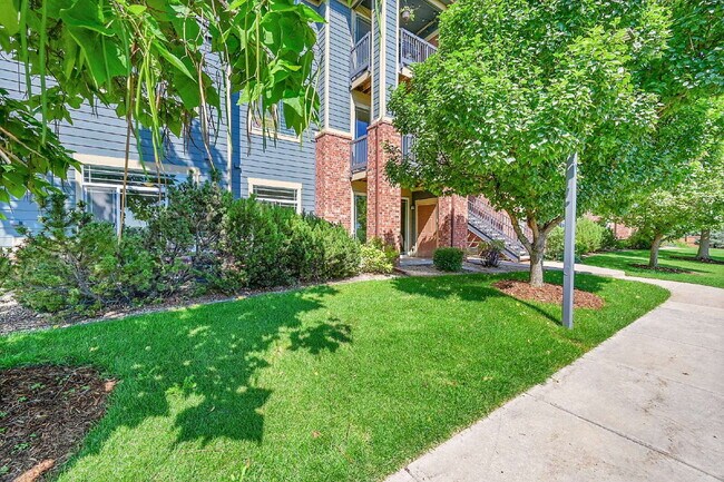 Building Photo - $1,595.00 - HALF OFF First Months' Rent -  2 Bedrooms, 1 Bathroom, Condo in Longmont with Washer ...