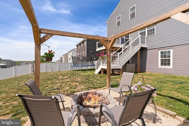 Building Photo - 35418 River Bend Dr