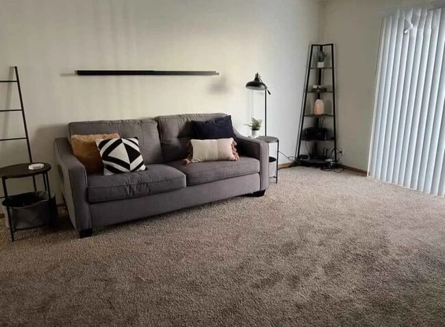 Building Photo - 2425 Bostrom Ct