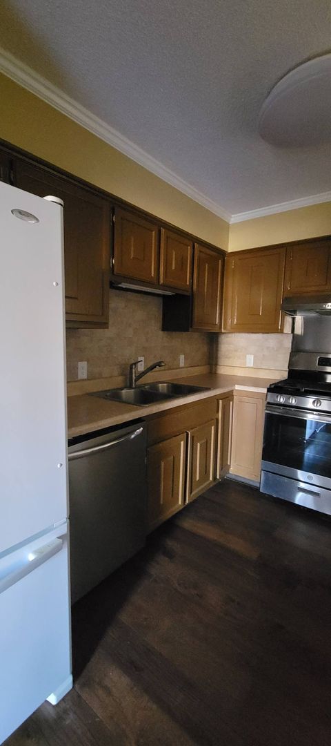 Building Photo - Ready to Move in