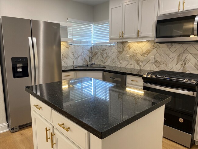 Building Photo - 4901 Winnetka St