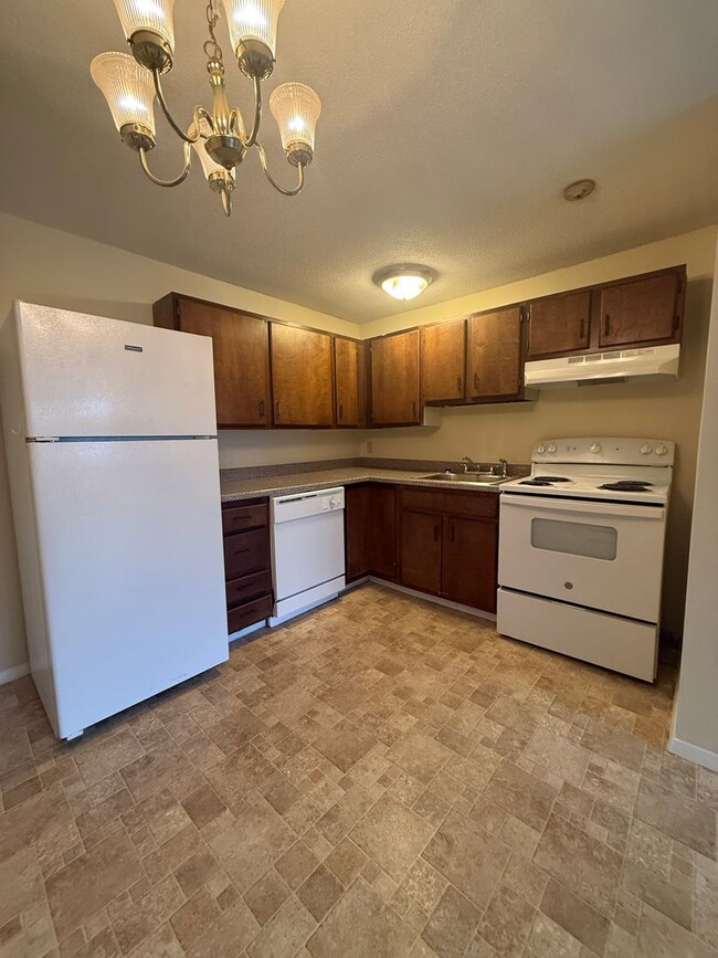 Building Photo - Renovated Gardner 2 Bed