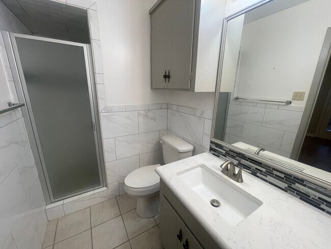 Building Photo - Country Feel In The City! A Must See!