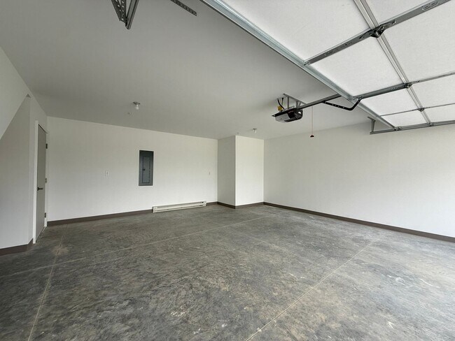 Building Photo - 143 Ellen Ln SW