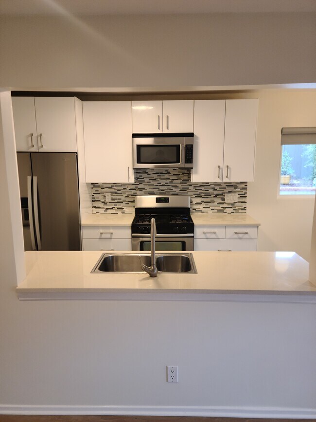 Building Photo - 734 Ashland Ave