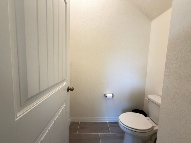 Building Photo - Perfect Home waiting for you! FULLY FURNISHED!