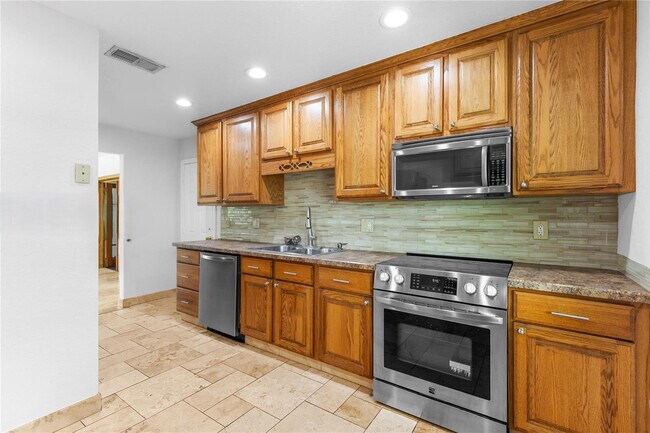 Building Photo - 11610 NW 43rd St