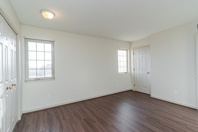 Building Photo - 2521 Woodmeadow Dr SE
