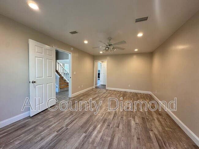 Building Photo - 607 Plantation Ct