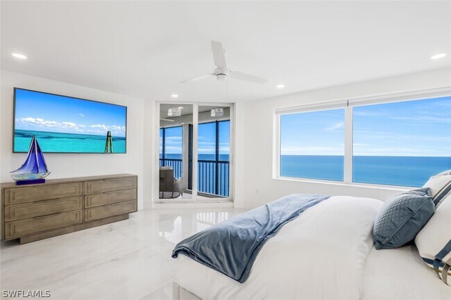 Building Photo - 8171 Bay Colony Dr