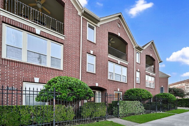 Building Photo - Gorgeous and spacious three-story townhome!