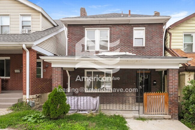 Building Photo - 737 Montclair St