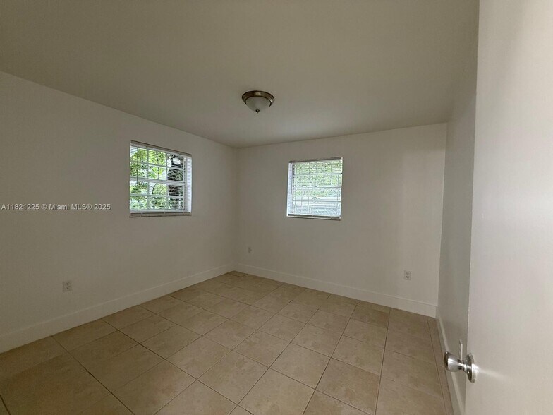Building Photo - 1745 NW 47th Ter