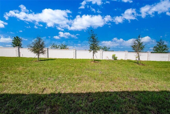 Building Photo - 804 Silver Palm Dr
