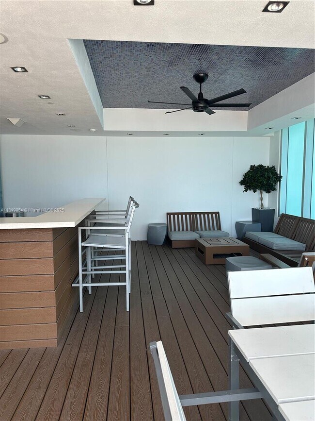Building Photo - 500 Brickell Ave