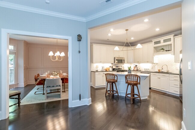 Building Photo - Dilworth home available immediately!