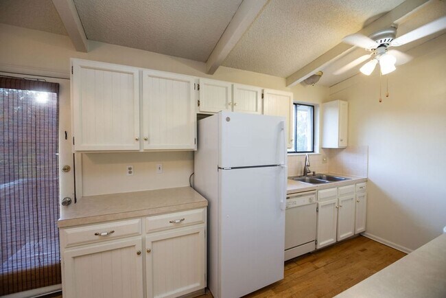 Building Photo - Spacious 4 Bedroom in Mid-Town Fort Collins