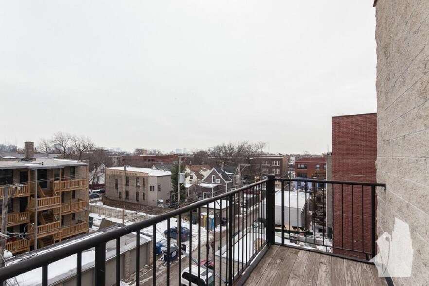 Building Photo - 3829 N Southport Ave