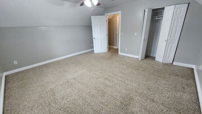 Building Photo - 4 bed 2 bath house in Edmond, OK next to UCO campus