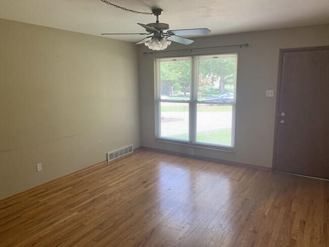 Building Photo - 8327 Lonkar